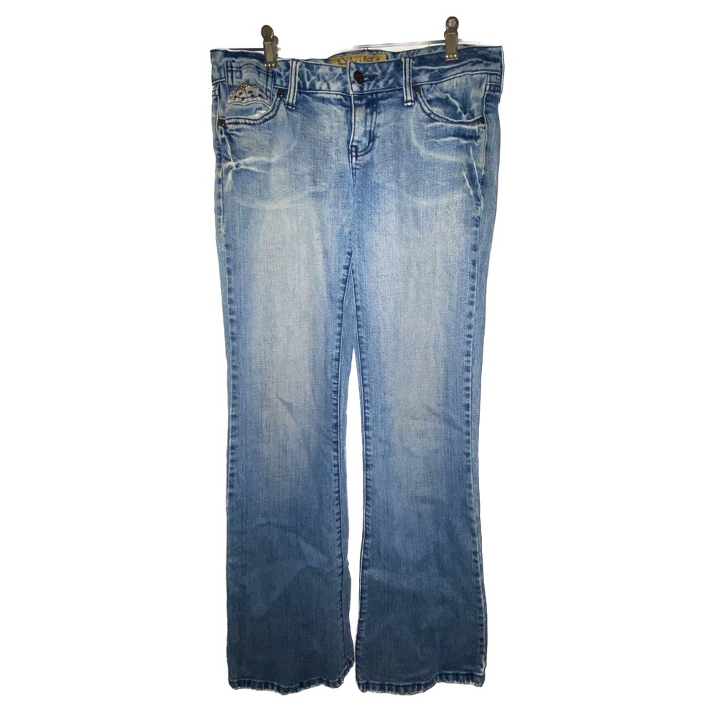 VINTAGE LOW-RISE JEANS W/ STUDDED BACK-POCKETS